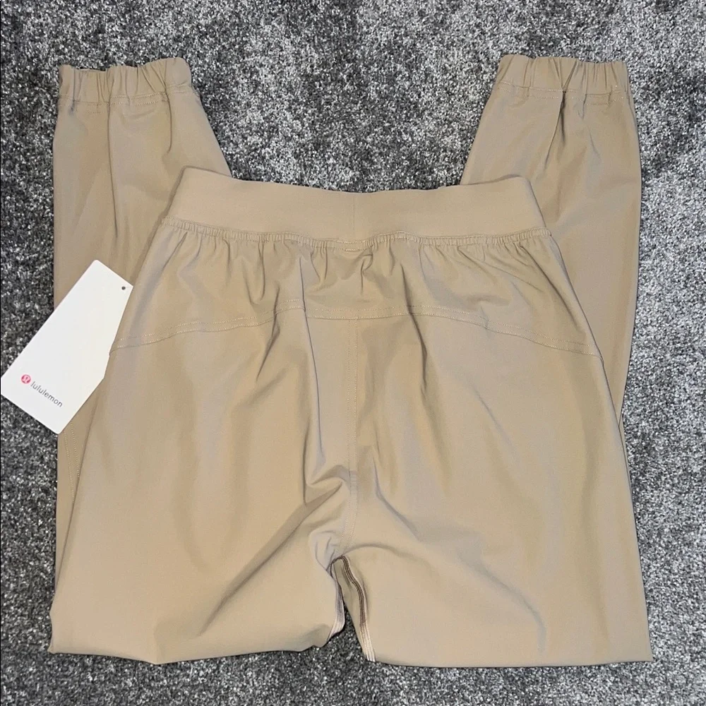 Lululemon Adapted State HR Jogger *Short Women’s Size 2- NWT - Picture 5 of 6